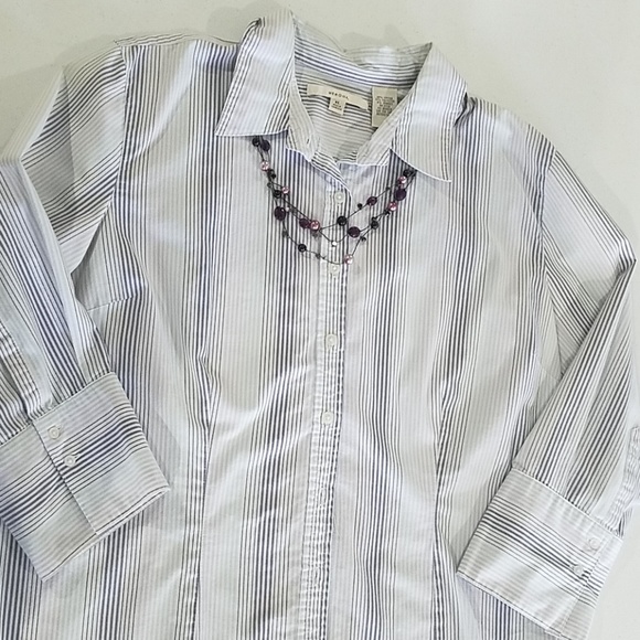 Woman's Stripe Light Blue 3/4 sleeve button XL - Picture 4 of 5